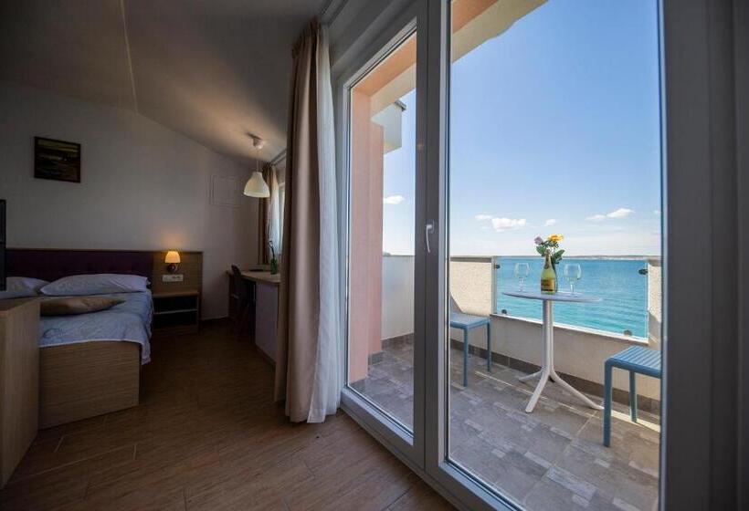 חדר סטנדרט נוף לים עם מרפסת, Pension Augustino