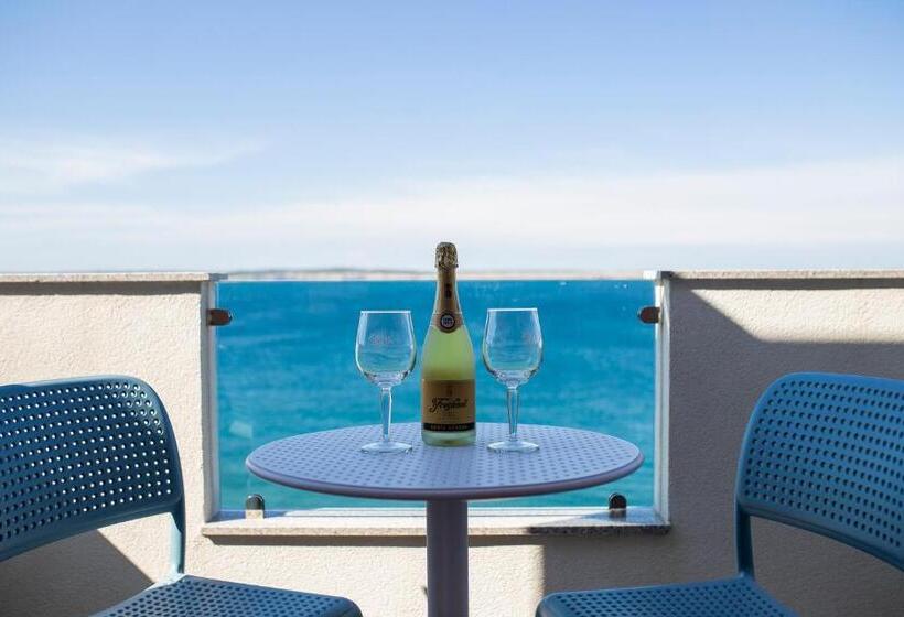 חדר סטנדרט נוף לים עם מרפסת, Pension Augustino