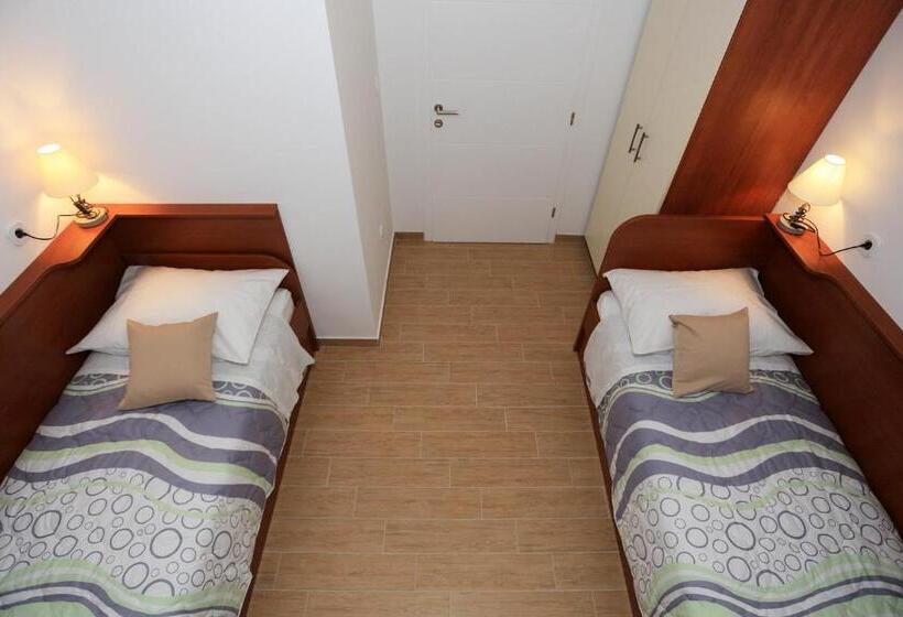 חדר משפחתי נוף לים, Pension Augustino