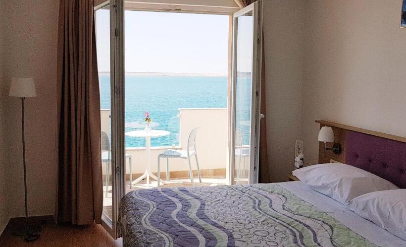 חדר סטנדרט נוף לים עם מרפסת, Pension Augustino