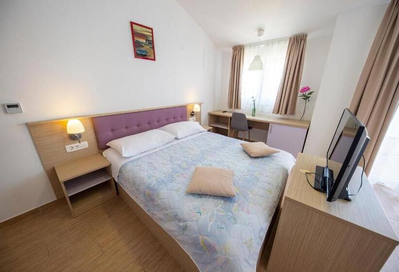 חדר סטנדרט נוף לים עם מרפסת, Pension Augustino