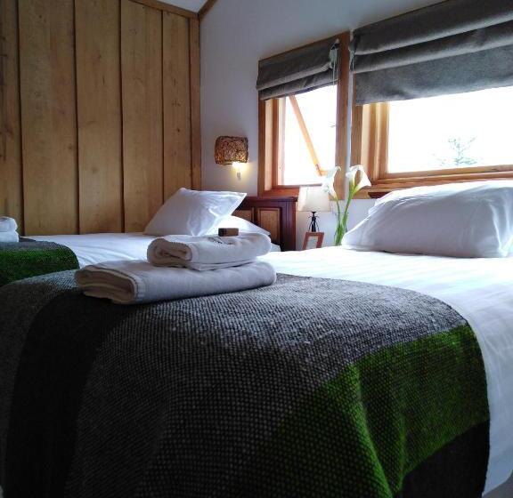 Номер Стандарт Трехместный, Alto Melimoyu Hotel & Patagonia