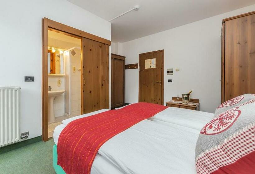 Pokój Czteroosobowy Standard, Cadria