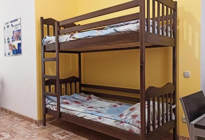 تختخواب در اتاق مشترک, Hostel Panorami Center