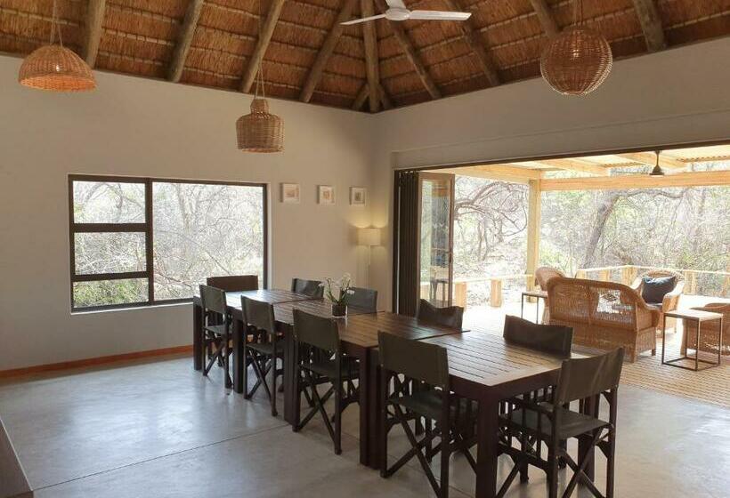 スタンダードルーム, Kingfisher Creek Safari Lodge