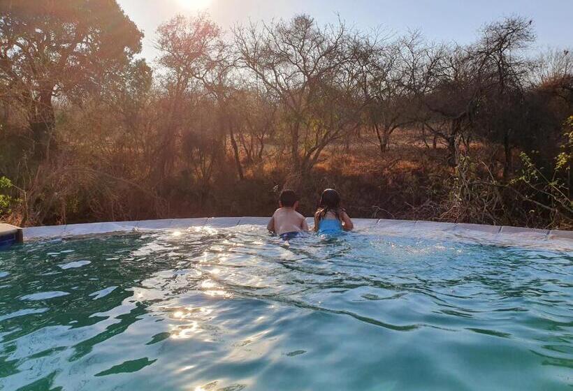 スタンダードルーム, Kingfisher Creek Safari Lodge