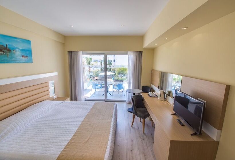 غرفة سوبيريور مطلة على حمام السباحة, Anesis