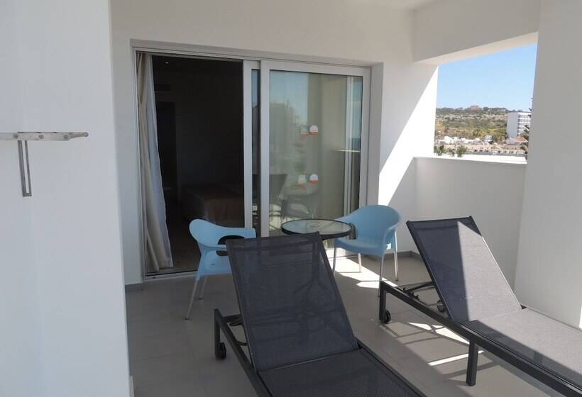 غرفة سوبيريور مطلة على حمام السباحة, Anesis