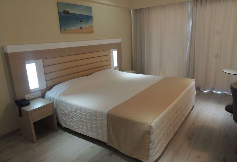 غرفة سوبيريور مطلة على حمام السباحة, Anesis