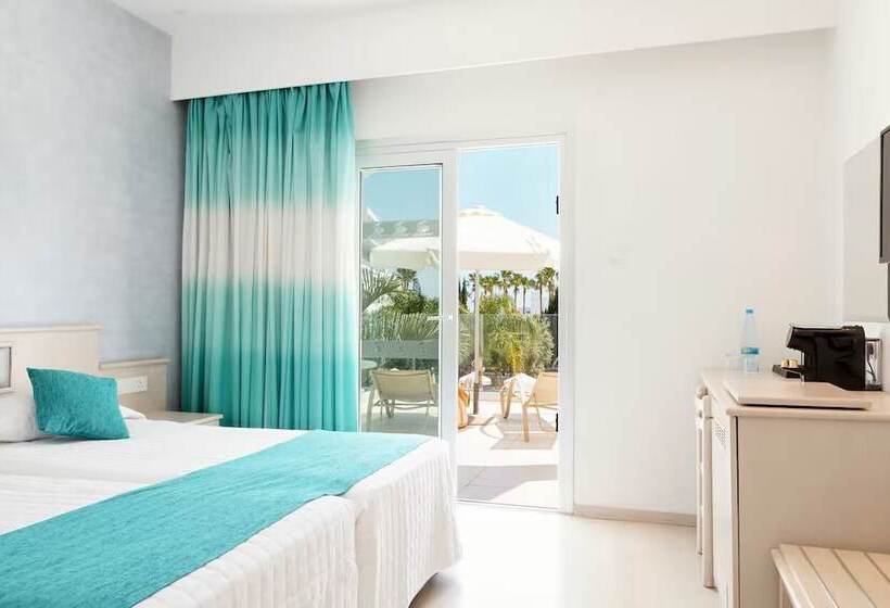 غرفة سوبيريور مطلة على حمام السباحة, Anesis