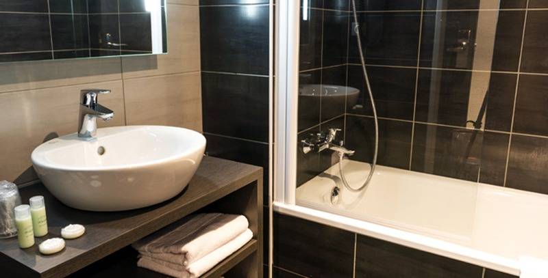 经典四人房间, Astrid