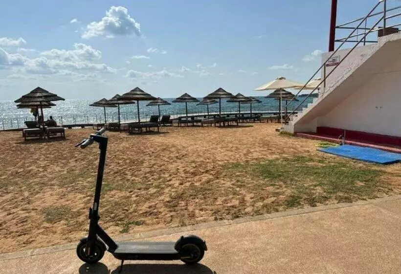اتاق استاندارد با چشم‌انداز شهر, Constantinos The Great Beach