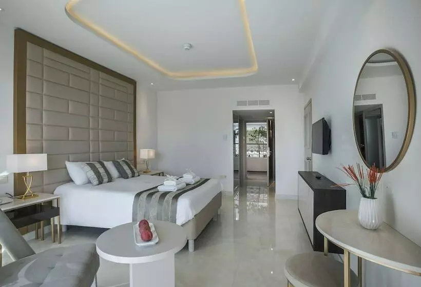 اتاق اساندارد با چشم‌انداز جانبی به دریا, Constantinos The Great Beach