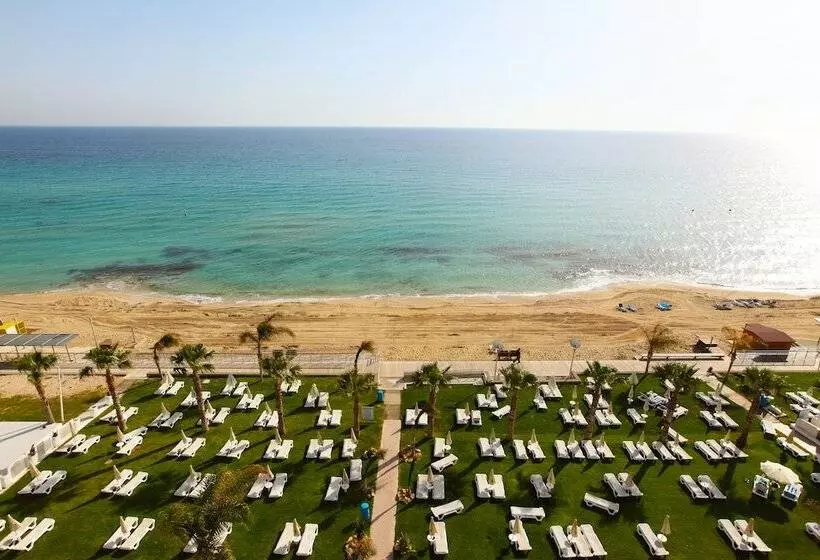 اتاق استاندارد با چشم‌انداز دریا, Constantinos The Great Beach