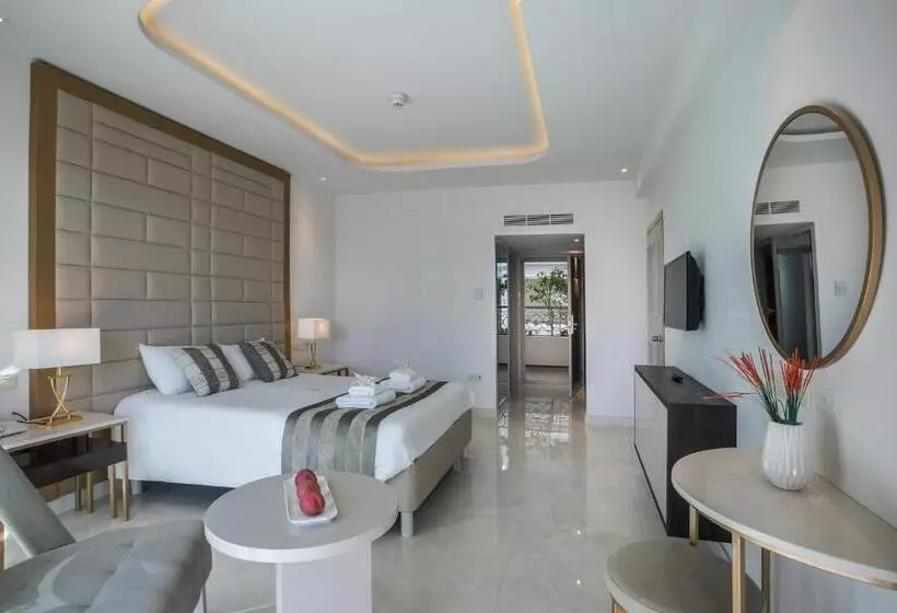 اتاق اساندارد با چشم‌انداز جانبی به دریا, Constantinos The Great Beach