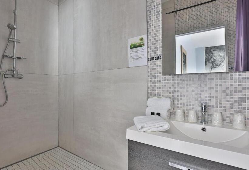 غرفة عائلية مطلّة علي الحديقة, Du Cap