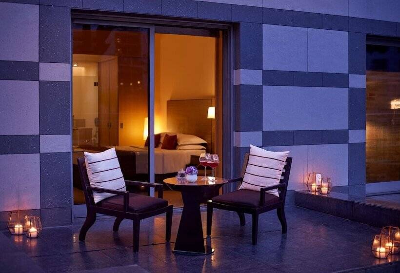 اتاق کلاب, Grand Hyatt Mumbai Hotel And Residences