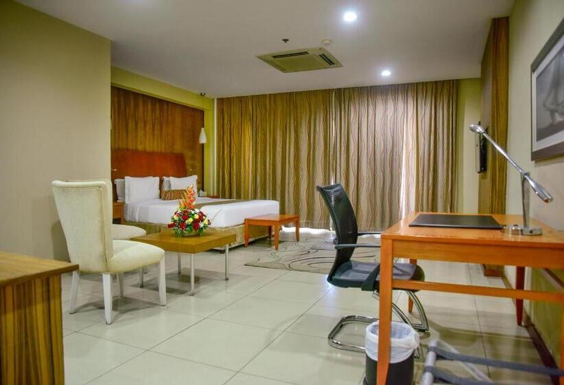 اتاق اجرایی با تخت بزرگ, Harbour View Suites