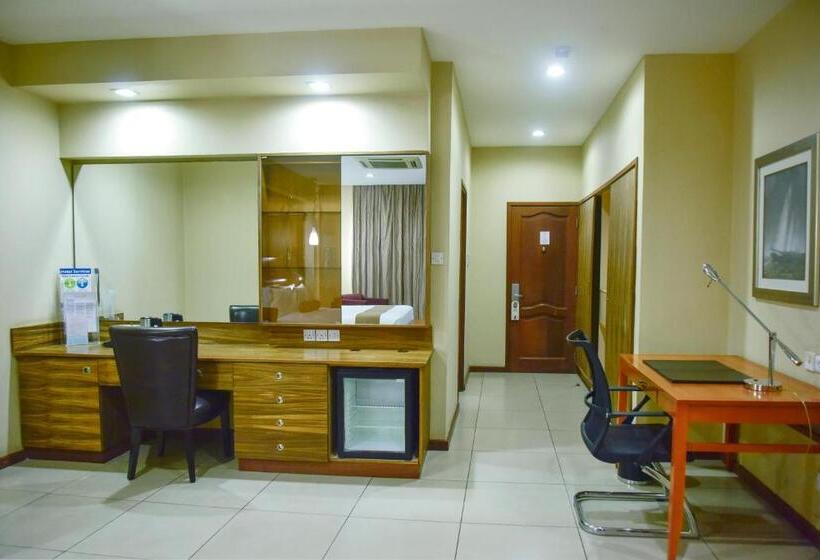 اتاق اجرایی با تخت بزرگ, Harbour View Suites