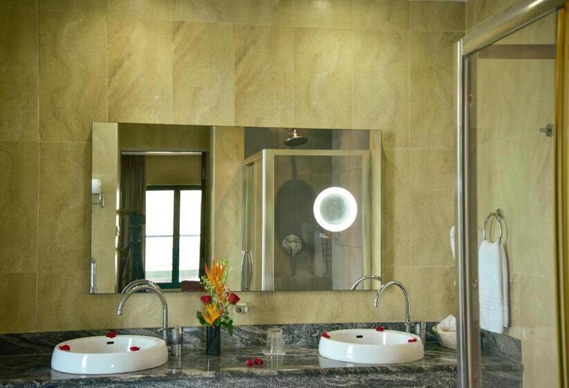 اتاق سوپریور با چشمانداز دریا, Harbour View Suites