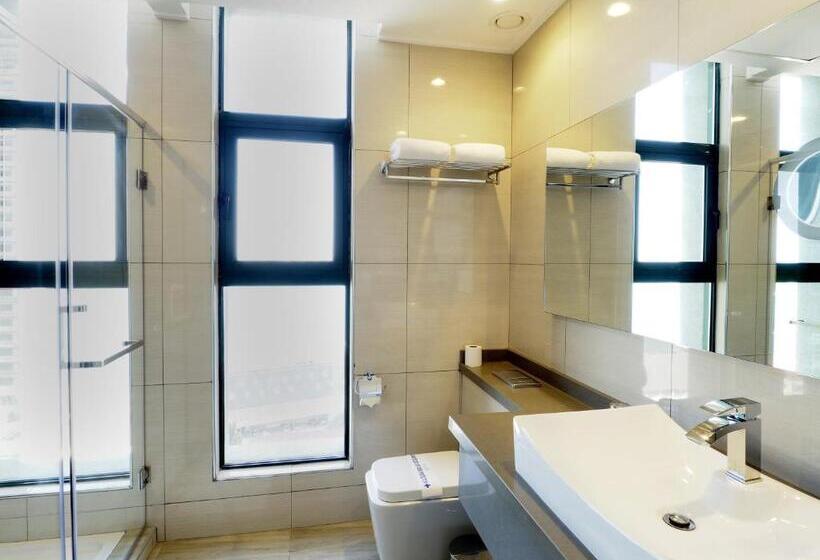 اتاق لوکس با بالکن و چشمانداز دریا, Harbour View Suites