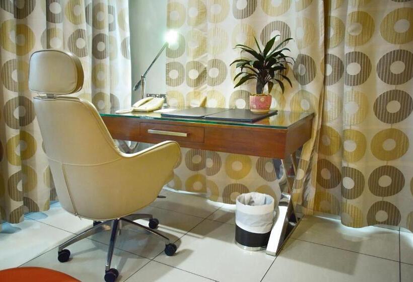 اتاق لوکس با بالکن و چشمانداز دریا, Harbour View Suites