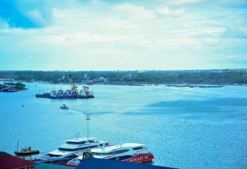 اتاق لوکس با بالکن و چشم‌انداز دریا, Harbour View Suites