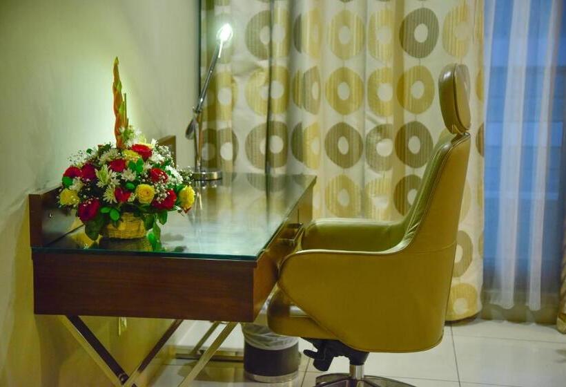 اتاق لوکس با بالکن و چشمانداز دریا, Harbour View Suites