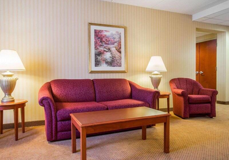 اتاق اجرایی با تخت بزرگ, Harbour View Suites