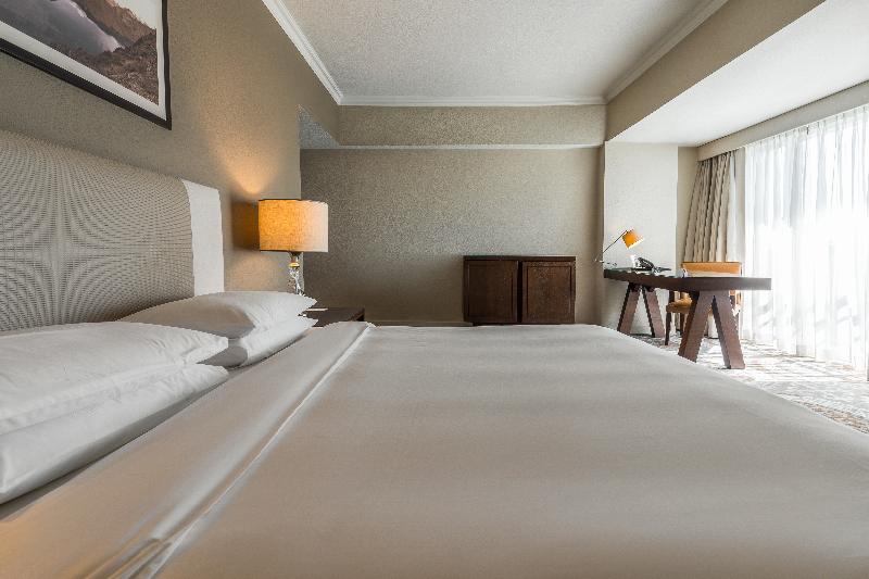 اتاق لوکس با تخت بزرگ, Hyatt Regency Bishkek
