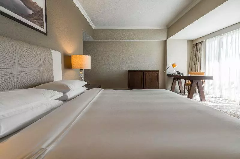 キングサイズベッドのデラックスルーム, Hyatt Regency Bishkek