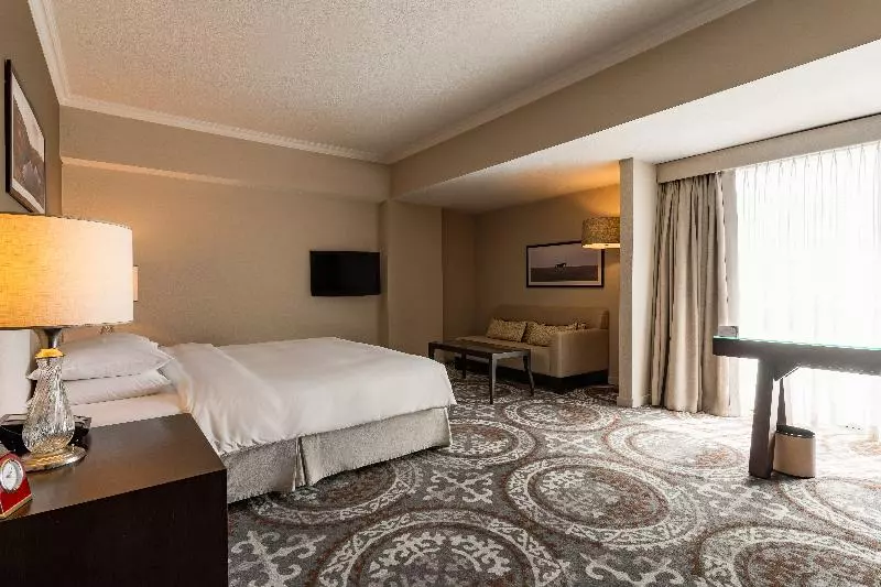 キングサイズベッドのデラックスルーム, Hyatt Regency Bishkek