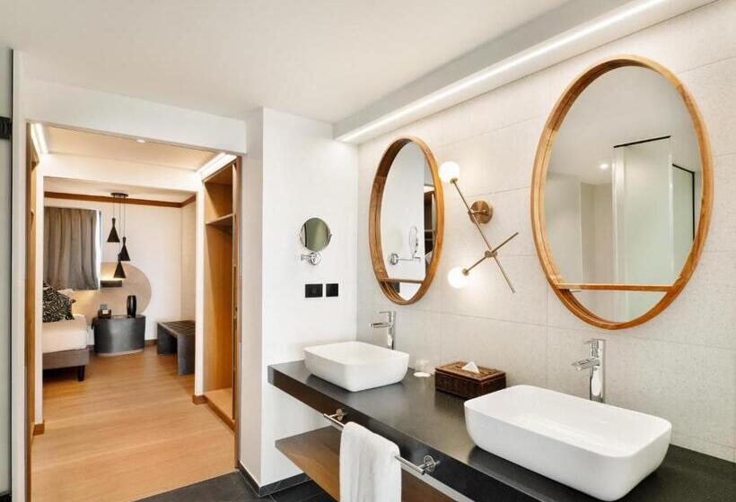 سوئیت با چشمانداز دریا و هیدروماساژ, Le Tahiti By Pearl Resorts