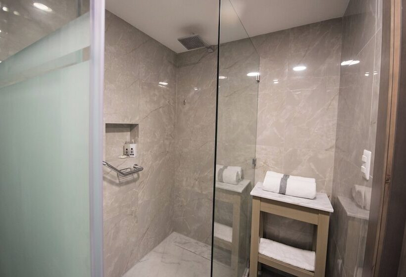 جناح جونيور, Oro Verde Manta