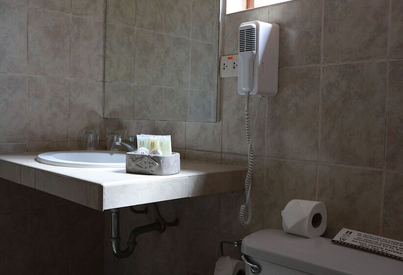 غرفة قياسية ثلاثية, San Agustin Urubamba