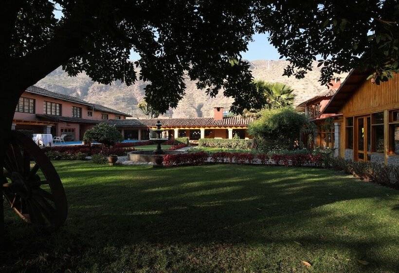 غرفة قياسية ثلاثية, San Agustin Urubamba