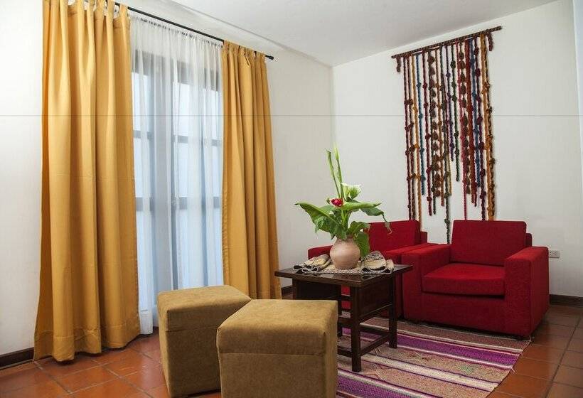 غرفة قياسية ثلاثية, San Agustin Urubamba