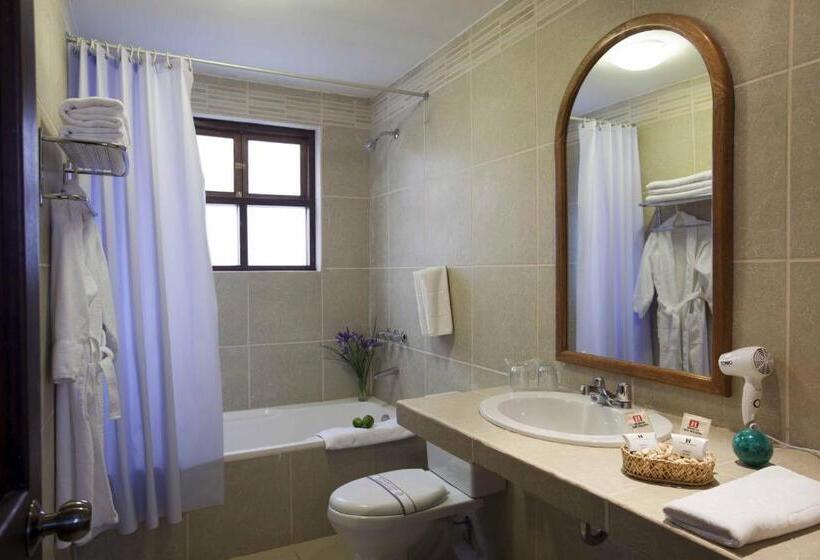 غرفة قياسية ثلاثية, San Agustin Urubamba