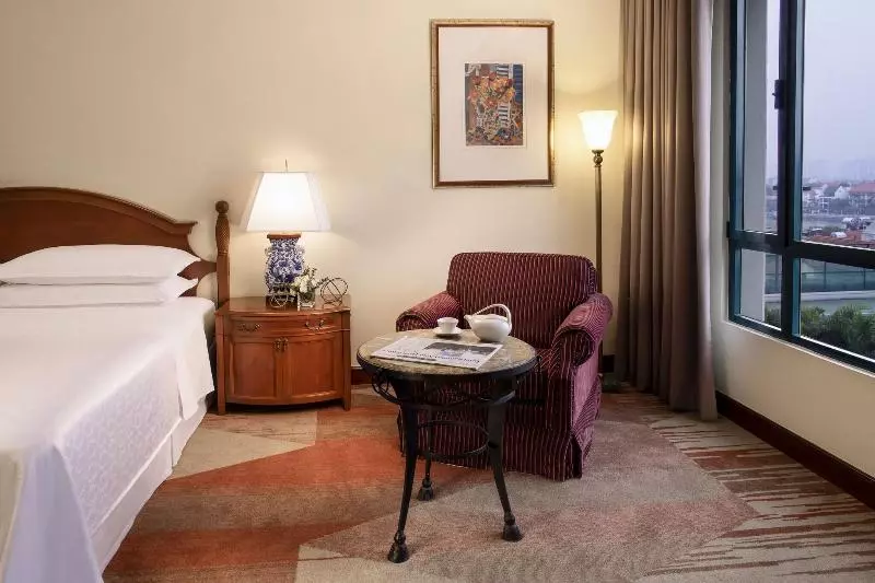 Club Room King Bed