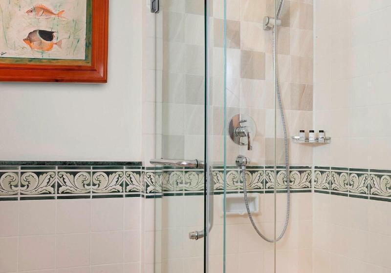 Club Room King Bed, Sheraton Hanoi