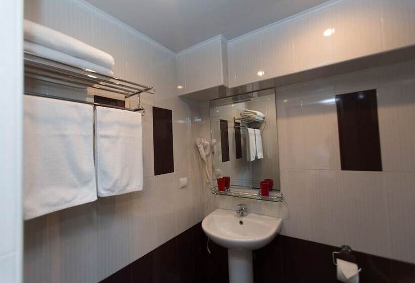 스탠다드 트리플 룸, Shirak