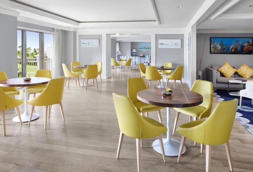 Club Room King Bed, The Ritzcarlton, Grand Cayman