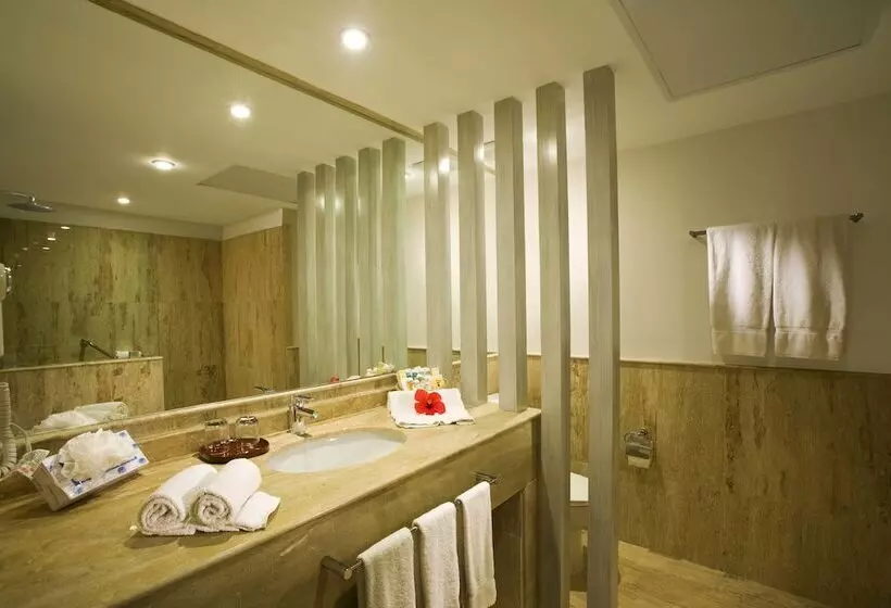 اتاق سوپریور با چشم‌انداز دریا, VIK hotel Arena Blanca