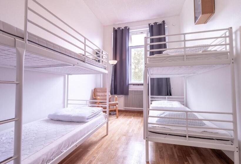 חדר סטנדרט לארבעה, Körsbärskullen