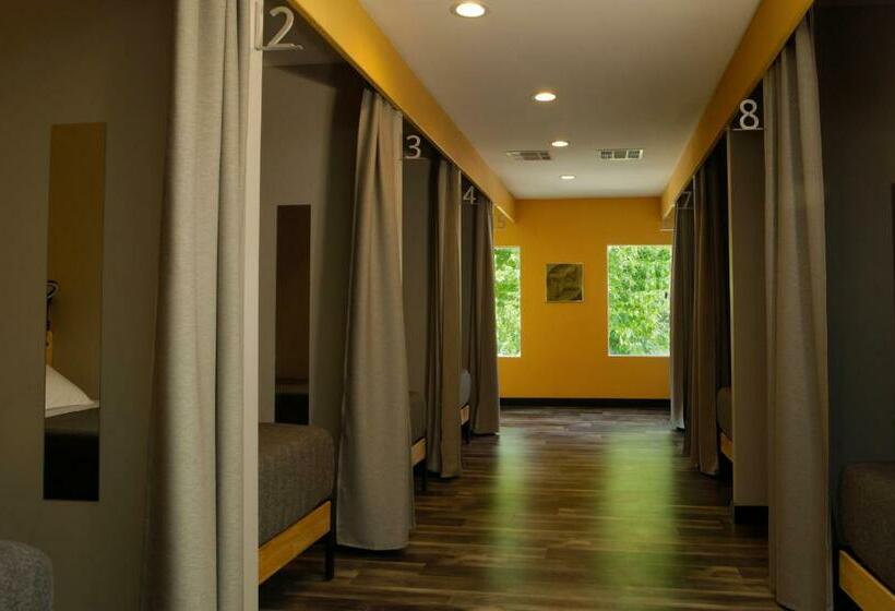 共用房间的床, Stay Classy