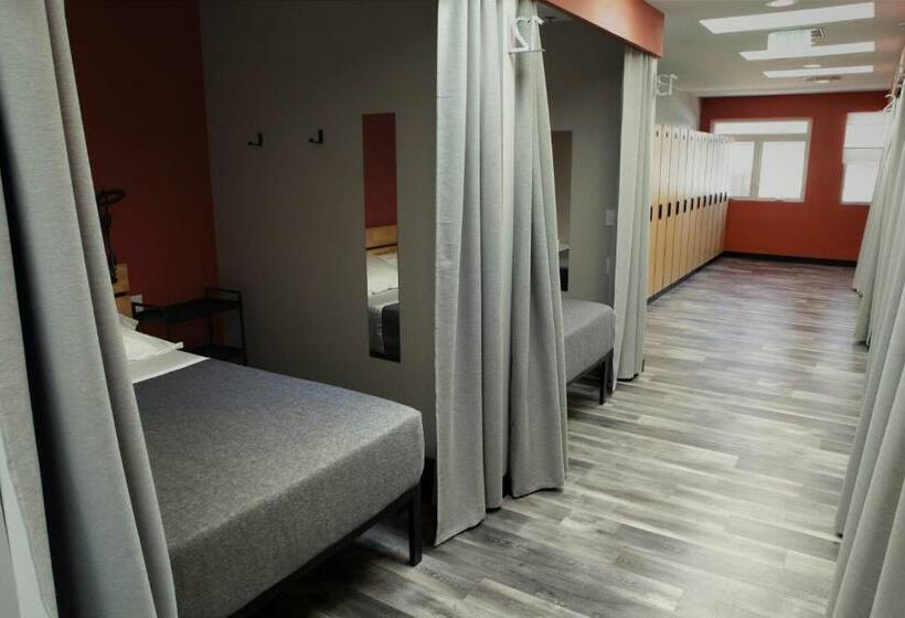 共用房间的床, Stay Classy