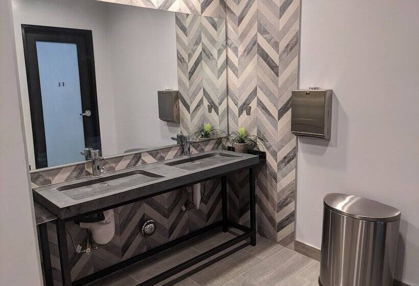 共用房间的床, Stay Classy