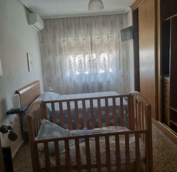 اتاق استاندارد سه تخته با سرویس بهداشتی مشترک, Casa Mara
