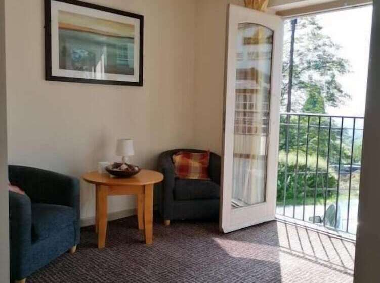 חדר סטנדרט, The Railway Inn