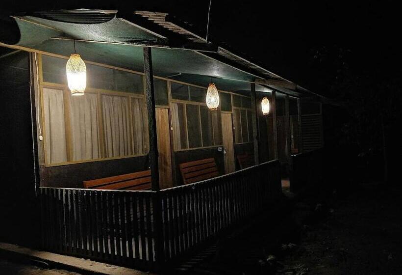 اتاق استاندارد سه نفره, Don Jaime Hostel